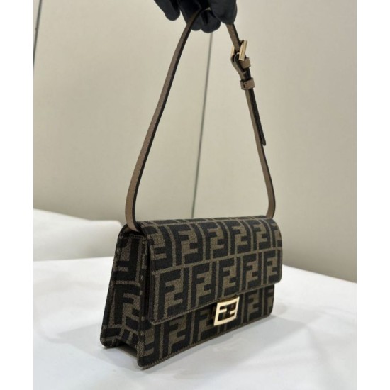 Replica Portafoglio baguette Fendi su catena Borsa Fendi ricamo FF Marrone