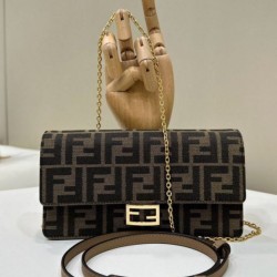 Replica Portafoglio baguette Fendi su catena Borsa Fendi ricamo FF Marrone