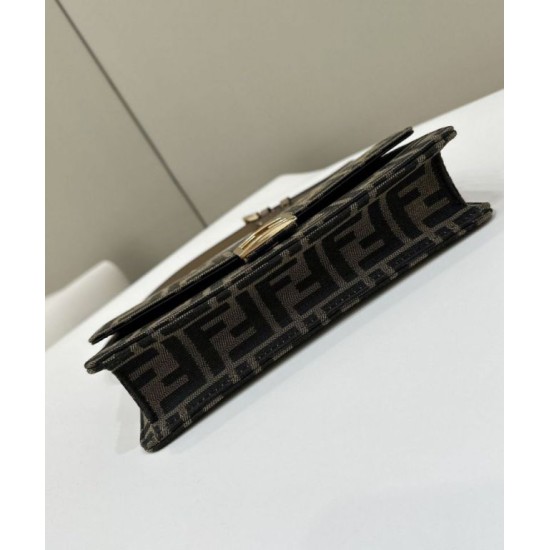 Replica Portafoglio baguette Fendi su catena Borsa Fendi ricamo FF Marrone