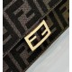 Replica Portafoglio baguette Fendi su catena Borsa Fendi ricamo FF Marrone