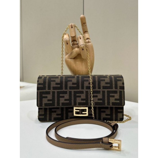 Replica Portafoglio baguette Fendi su catena Borsa Fendi ricamo FF Marrone