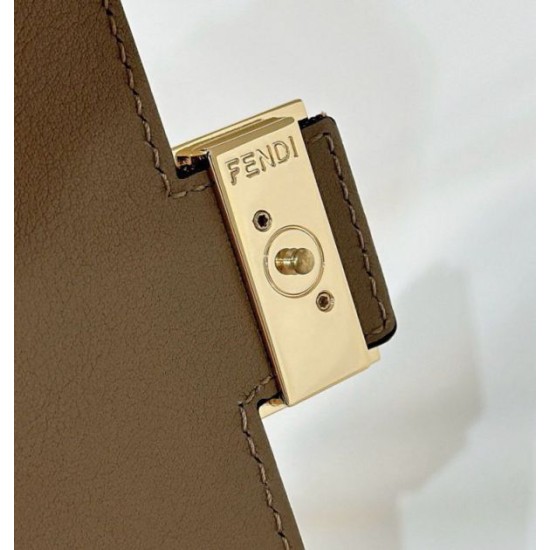 Replica Portafoglio baguette Fendi su catena Borsa Fendi ricamo FF Marrone
