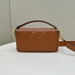 Replica Borsa media Fendi Baguette Borsa Fendi con motivo FF Marrone