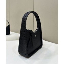 Replica Fendi Mini Fendessence hobo Selleria Fendi Borsa con 264 impunture cucite a mano Nera