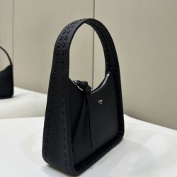 Replica Fendi Mini Fendessence hobo Selleria Fendi Borsa con 264 impunture cucite a mano Nera