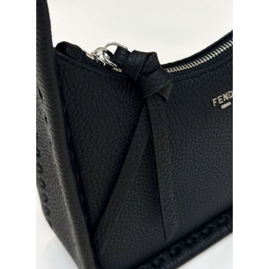 Replica Fendi Mini Fendessence hobo Selleria Fendi Borsa con 264 impunture cucite a mano Nera