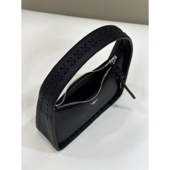 Replica Fendi Mini Fendessence hobo Selleria Fendi Borsa con 264 impunture cucite a mano Nera