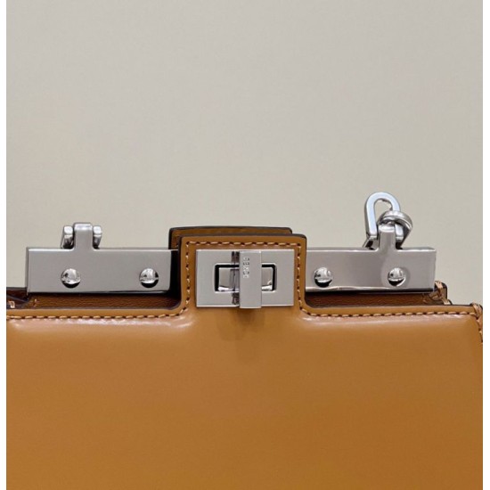 Replica Borsa Fendi Fendi Peekaboo Cut Petite Media Bianca