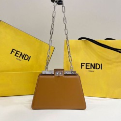 Replica Borsa Fendi Fendi Peekaboo Cut Petite Media Bianca