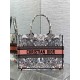 Replica Dior Medium Book Tote Borsa Dior Farfalla intorno al mondo ricamato