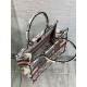 Replica Dior Medium Book Tote Borsa Dior Farfalla intorno al mondo ricamato