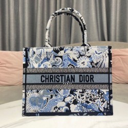 Replica Borsa Dior Media Book Tote Zodiac Fantastico Ricamo Blu
