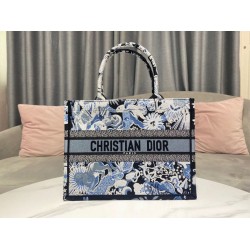 Replica Borsa Dior Media Book Tote Zodiac Fantastico Ricamo Blu