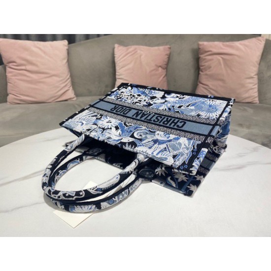 Replica Borsa Dior Media Book Tote Zodiac Fantastico Ricamo Blu