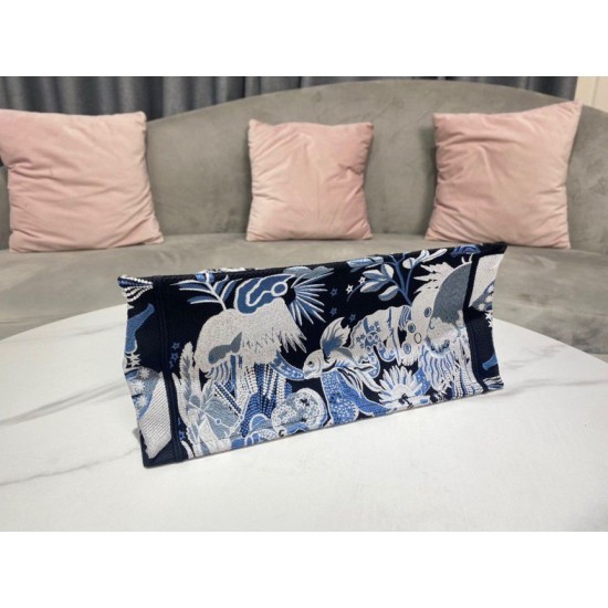 Replica Borsa Dior Media Book Tote Zodiac Fantastico Ricamo Blu