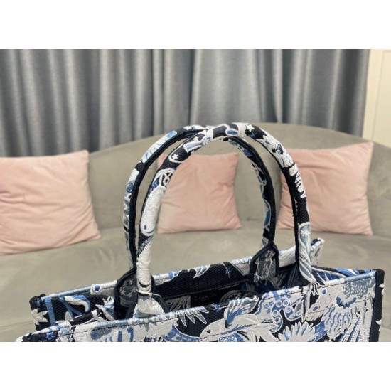 Replica Borsa Dior Media Book Tote Zodiac Fantastico Ricamo Blu