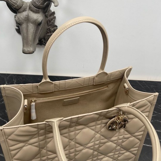 Replica Borsa Dior Media Book Tote con tracolla Borsa Dior Macrocannage Beige