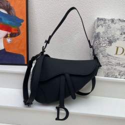 Replica Borsa Saddle Dior con tracolla in pelle di vitello ultraopaca nera