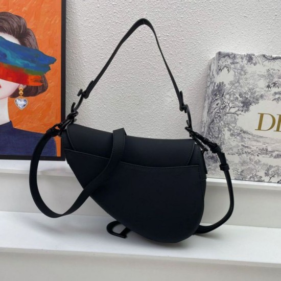 Replica Borsa Saddle Dior con tracolla in pelle di vitello ultraopaca nera
