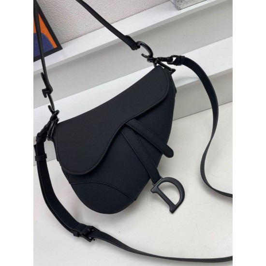 Replica Borsa Saddle Dior con tracolla in pelle di vitello ultraopaca nera