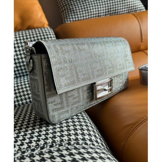 Replica Borsa Fendi Baguette Media Borchie Sfaccettate motivo FF 8BR600 Argento