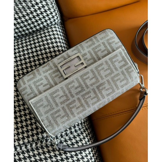 Replica Borsa Fendi Baguette Media Borchie Sfaccettate motivo FF 8BR600 Argento