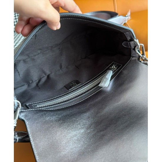 Replica Borsa Fendi Baguette Media Borchie Sfaccettate motivo FF 8BR600 Argento