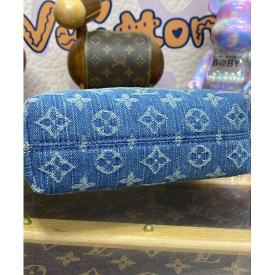 Replica Borsa hobo Louis Vuitton Hills Pochette LV M82949 Blu Replica Borsa hobo Louis Vuitton Hills Pochette LV M82949 Blu
