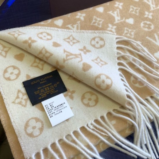 Replica Sciarpa Louis Vuitton Game On Double-Face in cashmere LV M76900 Beige Replica Sciarpa Louis Vuitton Game On Double-Face in cashmere LV M76900 Beige