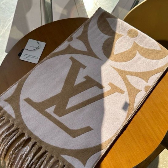 Replica Louis Vuitton M79213 Sciarpa medaglione LV Beige