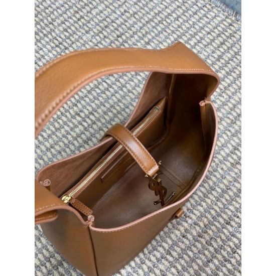 Replica Borse YSL Saint Laurent Le 5 A 7 Supple Small Hobo Marrone Replica Borse YSL Saint Laurent Le 5 A 7 Supple Small Hobo Marrone