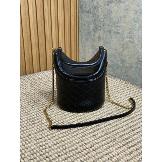 Replica Borsa a secchiello YSL Saint Laurent Gaby con patta superiore nera Replica Borsa a secchiello YSL Saint Laurent Gaby con patta superiore nera