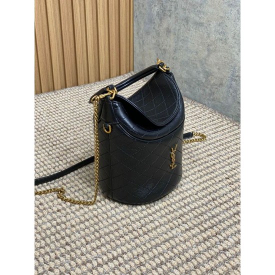 Replica Borsa a secchiello YSL Saint Laurent Gaby con patta superiore nera Replica Borsa a secchiello YSL Saint Laurent Gaby con patta superiore nera