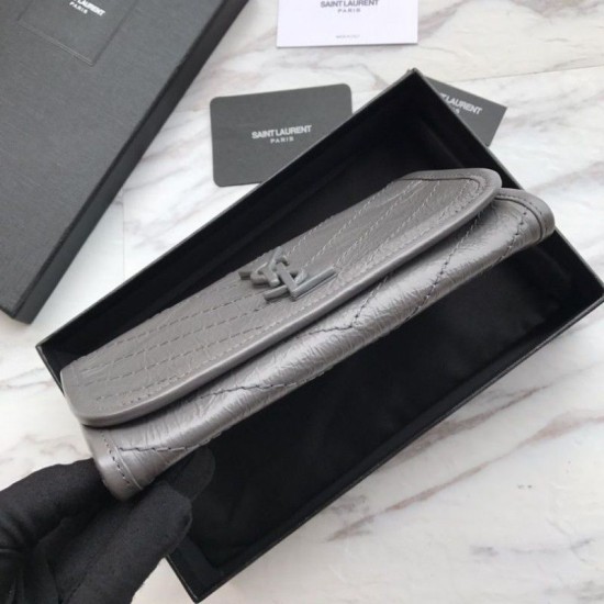 Replica Portafoglio grande YSL Saint Laurent Niki in pelle increspata vintage grigio scuro Replica Portafoglio grande YSL Saint Laurent Niki in pelle increspata vintage grigio scuro