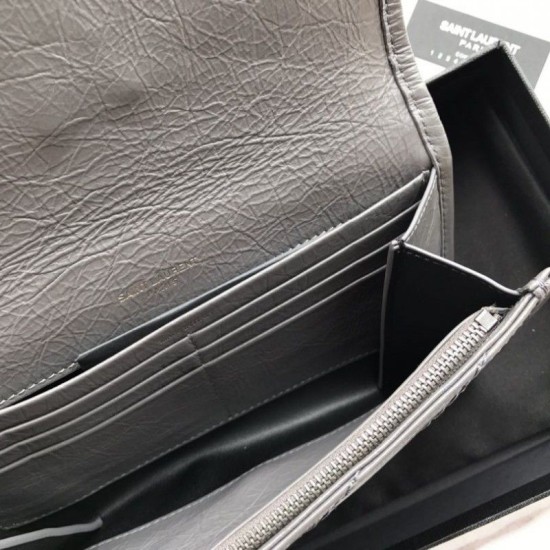 Replica Portafoglio grande YSL Saint Laurent Niki in pelle increspata vintage grigio scuro Replica Portafoglio grande YSL Saint Laurent Niki in pelle increspata vintage grigio scuro