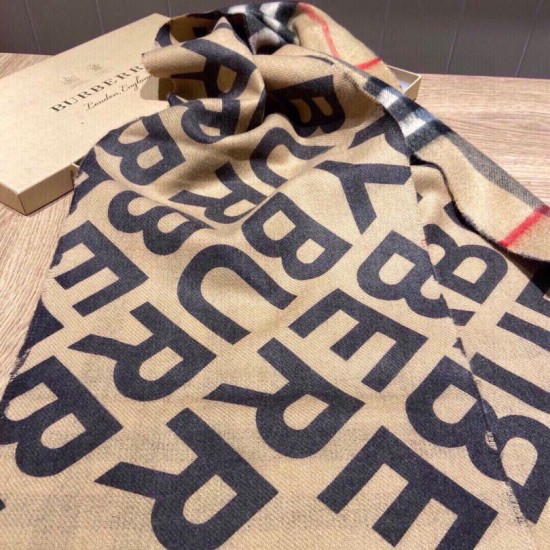 Replica Burberry Scialle in lana cashmere con motivo tartan a doppia faccia con logo 30 x 180 marrone Replica Burberry Scialle in lana cashmere con motivo tartan a doppia faccia con logo 30 x 180 marrone