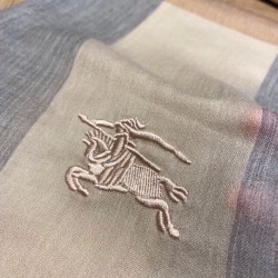 Replica Sciarpa Burberry classica in cashmere con motivo tartan e ricamo cavallo 100 x 200
