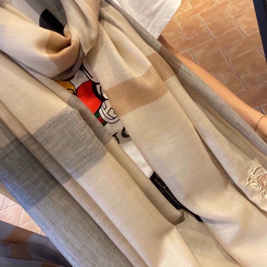 Replica Sciarpa Burberry classica in cashmere con motivo tartan e ricamo cavallo 100 x 200