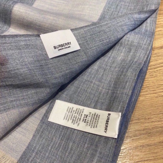 Replica Sciarpa Burberry classica in cashmere con motivo tartan e ricamo cavallo 100 x 200 Replica Sciarpa Burberry classica in cashmere con motivo tartan e ricamo cavallo 100 x 200