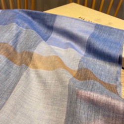 Replica Sciarpa Burberry classica in cashmere con motivo tartan e ricamo cavallo 100 x 200