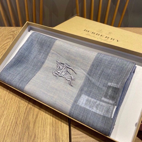 Replica Sciarpa Burberry classica in cashmere con motivo tartan e ricamo cavallo 100 x 200 Replica Sciarpa Burberry classica in cashmere con motivo tartan e ricamo cavallo 100 x 200