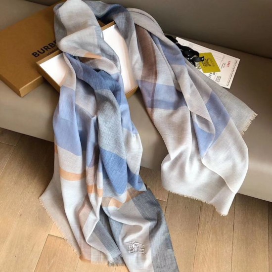 Replica Sciarpa Burberry classica in cashmere con motivo tartan e ricamo cavallo 100 x 200 Replica Sciarpa Burberry classica in cashmere con motivo tartan e ricamo cavallo 100 x 200
