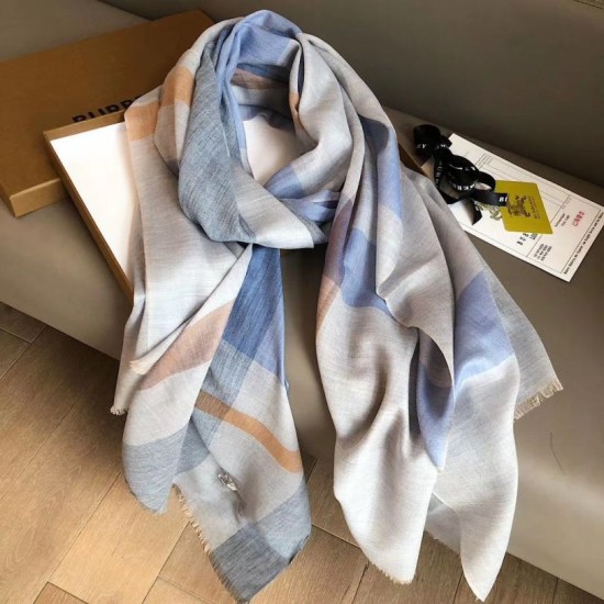 Replica Sciarpa Burberry classica in cashmere con motivo tartan e ricamo cavallo 100 x 200 Replica Sciarpa Burberry classica in cashmere con motivo tartan e ricamo cavallo 100 x 200