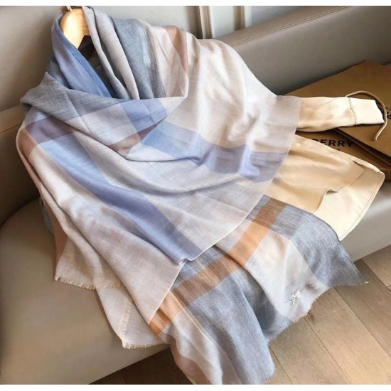 Replica Sciarpa Burberry classica in cashmere con motivo tartan e ricamo cavallo 100 x 200 Replica Sciarpa Burberry classica in cashmere con motivo tartan e ricamo cavallo 100 x 200