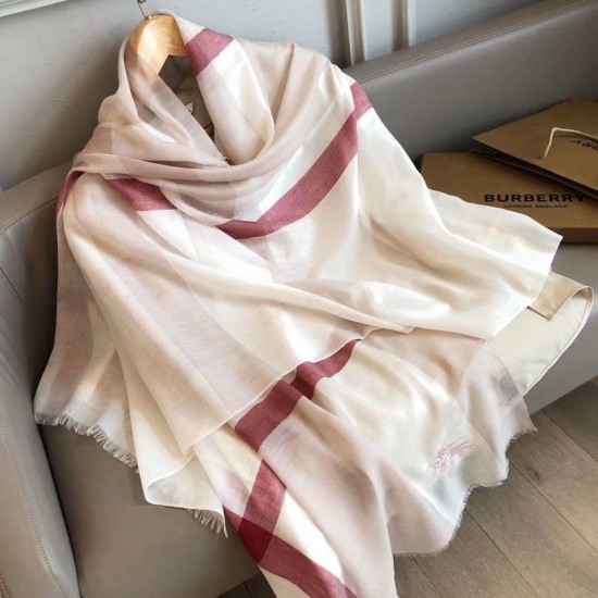 Replica Sciarpa Burberry classica in cashmere con motivo tartan e ricamo cavallo 100 x 200 Replica Sciarpa Burberry classica in cashmere con motivo tartan e ricamo cavallo 100 x 200