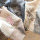 Replica Sciarpa Burberry classica in cashmere con motivo check e ricamo cavallo 100 x 200