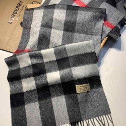 Replica Burberry scialle classico in cashmere con motivo check medio 40 x 180