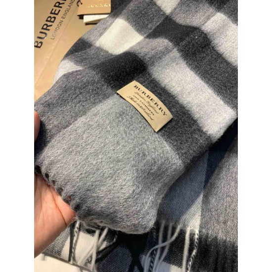 Replica Burberry scialle classico in cashmere con motivo check medio 40 x 180