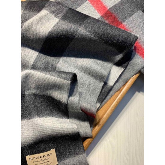Replica Burberry scialle classico in cashmere con motivo check medio 40 x 180