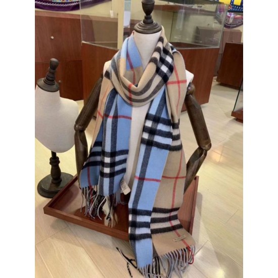 Replica Burberry Scialle in cashmere con motivo check classico 30 x 250 Replica Burberry Scialle in cashmere con motivo check classico 30 x 250